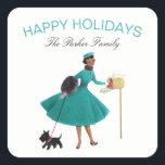 Adesivo Quadrado Vintage Retro Christmas Woman com Scotty Dog<br><div class="desc">Vintage Retro Christmas Woman com um cão escocês em um vestido de inverno feliz. Personalize facilmente isto com o seu próprio nome familiar. Este adesivo seria bonito por adicionar envelopes de cartão de férias para selar e enviar para amigos e familiares para a época de férias. Perfeito também para artesanatos,...</div>