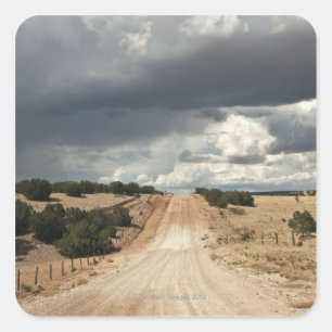 Adesivo Quadrado Vista abaixo de uma estrada secundária da sujeira