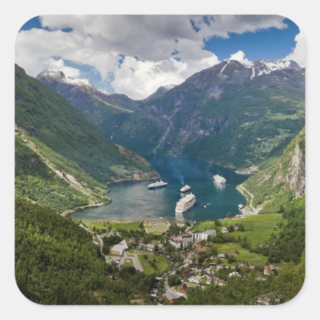 Adesivo Quadrado Vista da Noruega a Geiranger de Flydalsjuvet (Frente)