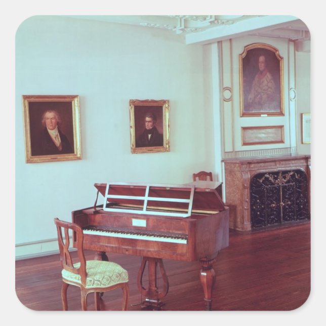 Adesivo Quadrado Vista de um quarto com piano de cauda (Frente)