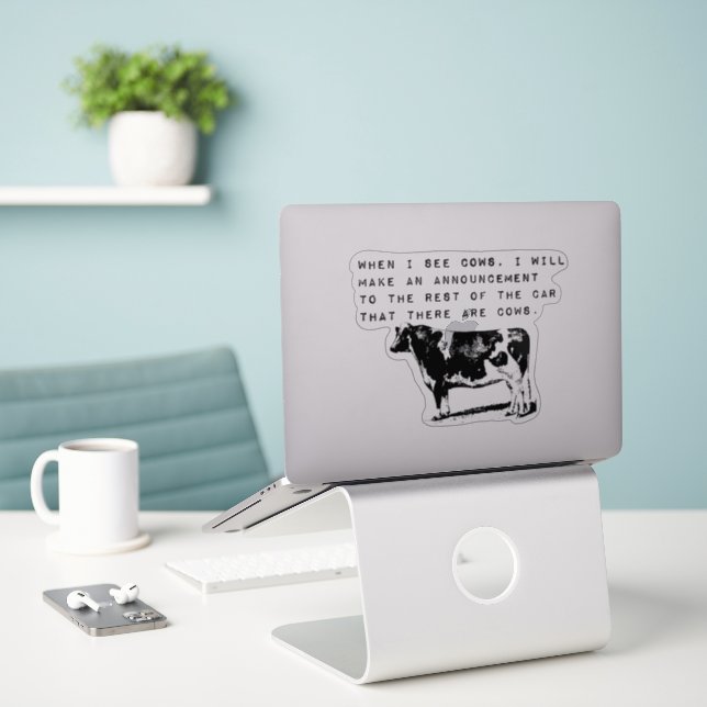 Adesivo Quando Vejo Vacas Com Vaca Personalizada Vinheta D (Laptop na mesa)