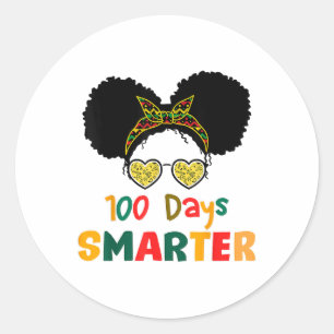Adesivo Redondo 100 Dias Mais Inteligente Menina Negra Mensageira 