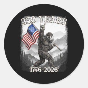Adesivo Redondo 250 Anos 1776–2026 Bigfoot E Bandeira Patriótico A
