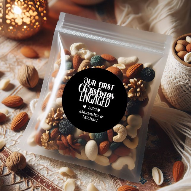 Adesivo Redondo 2 Photo Minimalist First Christmas Engaged (Criador carregado)