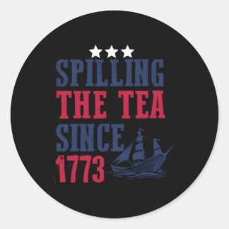 Adesivo Redondo 4 De Julho Esmagando A História Americana Do Tea 1