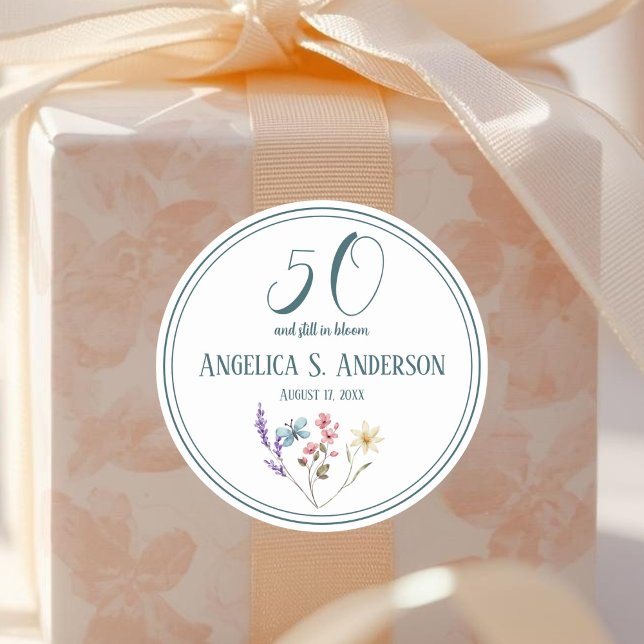 Adesivo Redondo 50 and still in Bloom Wildflower Birthday (50 and still in Bloom Wildflower Birthday Classic Round Sticker)