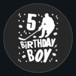 Adesivo Redondo 5 Birthday Boy Ice Hockey Kids 5 Anos Festa<br><div class="desc">5 Birthday Boy Ice Hockey Kids 5 Anos de Festa Dotada</div>