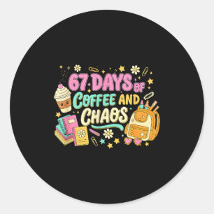 Adesivo Redondo 67 Dias Engraçados de Café Humor Retro de Professo