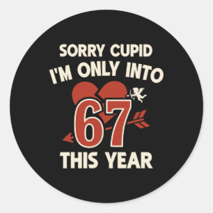 Adesivo Redondo 67 Meme do Cupido no Dia dos Namorados, Gráfico En