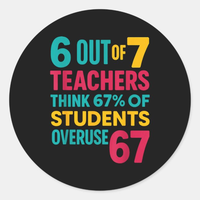 Adesivo Redondo 6 Out Of 7 Teachers Think 67% Students Overuse Quo (Frente)