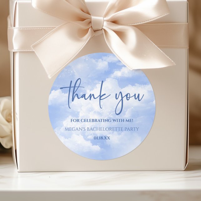 Adesivo Redondo A Noiva Está Na Nona Nuvem Festa de Solteira Azul (Criador carregado)