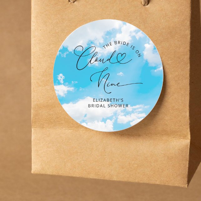 Adesivo Redondo A Noiva Está Na Nuvem Nove Chá de panela Elegante (Criador carregado)