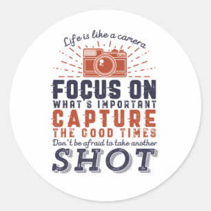 Adesivo Redondo A Vida É Como Uma Câmera Fotógrafa Citação