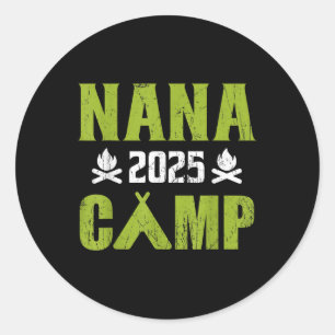 Adesivo Redondo Acampamento da Nana 2025 Férias em Família Tripula