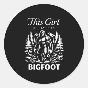 Adesivo Redondo Acreditante menina pé-grande sasquatch criptoide f