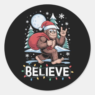Adesivo Redondo Acredite Natal Pé Grande Sasquatch Papai Noel Chap