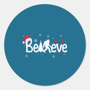 Adesivo Redondo Acredite Pé Grande Sasquatch Rena De Natal Chapéu