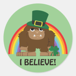 Adesivo Redondo Acredito! Bigfoot Leprechaun