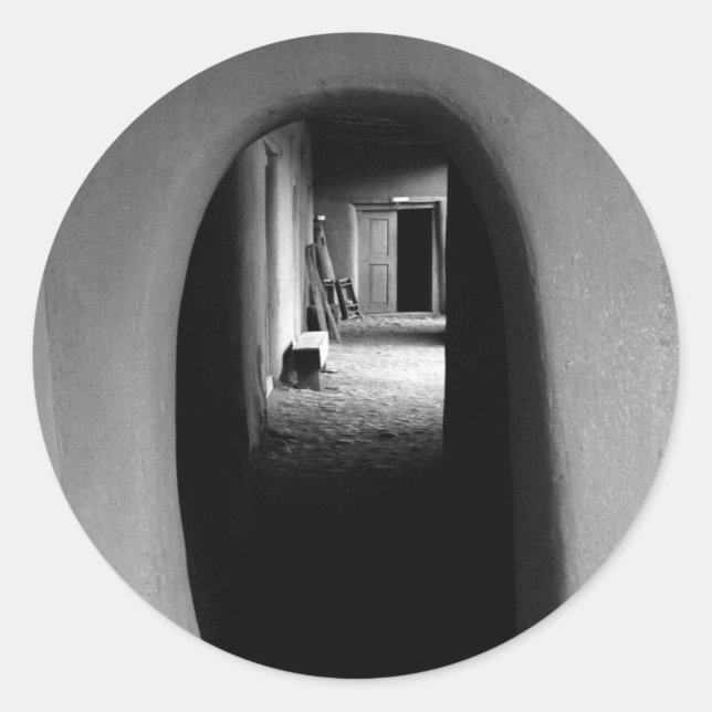 Adesivo Redondo Adobe Doorway Architecture Black & White Photo (Frente)