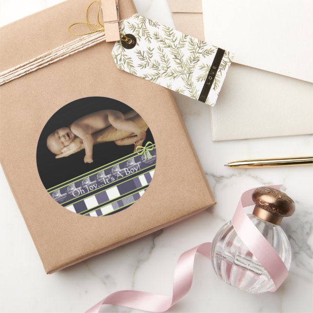 Adesivo Redondo AH Joy... É um menino! Foto do bebê (Presentear)