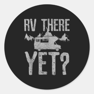 Adesivo Redondo Ainda falta para o RV_ Camisa engraçada de camping