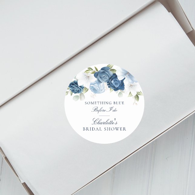 Adesivo Redondo Algo Azul Antes do Floral Chá de Noiva (Dusty Blue Floral Something Blue Floral Classic Round Sticker)