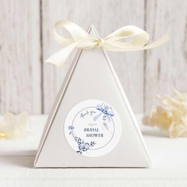 Adesivo Redondo Alguma Coisa Azul Floral Arco de Laço Chá de Bebê  (Criador carregado)