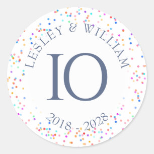 Adesivo Redondo Alguns confetes do arco-íris do aniversário