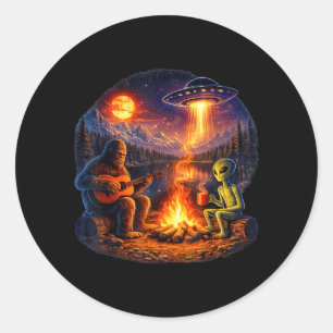 Adesivo Redondo Alienígena Engraçado e Pé Grande Fogueira Lua OVNI