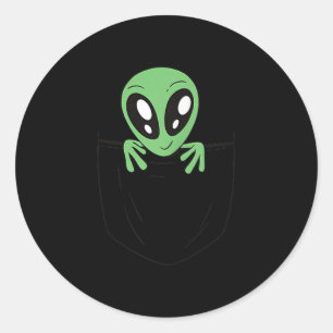Adesivo Redondo Alienígena Verde Num Bolso De Gráfico Sci Fi Engra