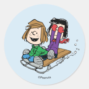 Adesivo Redondo Amendoins Peppermint Patty e Marcie andando de t