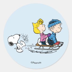 Adesivo Redondo Amendoins Snoopy, Sally e Linus andando de trenó