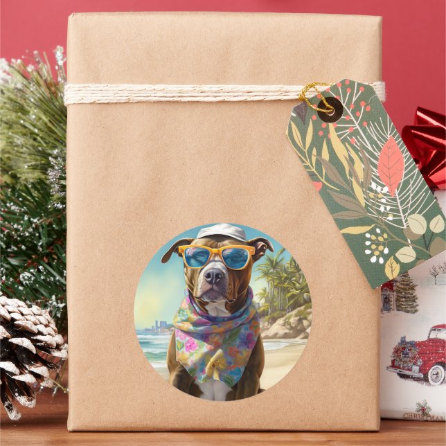 Adesivo Redondo American Staffordshire na praia, presente de verão (Feriado)