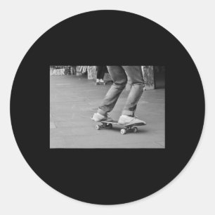 Adesivo Redondo Amigos Skaters – Skate Adolescente Preto e Branco
