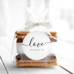 Adesivo Redondo Amor Caligrafia Moderna Casamento Favorece Rota Cl<br><div class="desc">Love Favor Sticker com caligrafia moderna para o Bag de Boas-vindas. Design apresenta um layout de texto de script de estilo moderno. Para fazer alterações avançadas,  selecione a opção "Clique para personalizar mais" em Personalizar este modelo.</div>