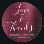 Adesivo Redondo Amor e Obrigados de Casamento Burgundy<br><div class="desc">Roxo Borgonha - Cranberry Marsala e Script de Tipografia Branca Faux Metal Metalílico Elegante Amor e Obrigados - Obrigado Favor Sticker que pode ser usado como Faux Faux Metal Elegante Seal. Este adesivo pode ser personalizado para incluir seu nome e data do casamento. Este adesivo faz parte de uma coleção...</div>