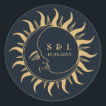 Adesivo Redondo Ampliação de Elementos Místicos Celestiais<br><div class="desc">Projetado para coordenar com a nossa coleção mística celestial, este adesivo único de selagem de envelope apresenta elementos celestes de ouro maravilhosos sobre fundo escuro de marinho. Para personalização mais avançada deste design, por exemplo, alteração do layout, da fonte ou do tamanho do texto, clique no botão "PERSONALIZAR" acima. Por...</div>