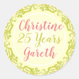 Adesivo Redondo Aniversário com Nomes e Número de Anos.