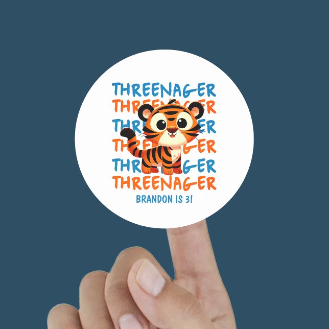 Adesivo Redondo Aniversário de 3 anos do Threenager Tiger Boy (Threenager Tiger Boy 3rd Birthday Party Classic Round Sticker
)