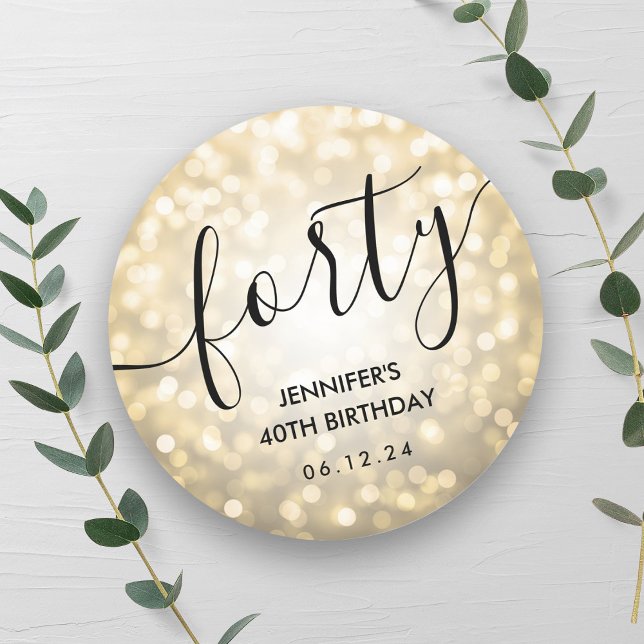 Adesivo Redondo Aniversário de 40 anos de Luzes Douradas de Leitur (Modern Script Gold Glitter Lights 40th Birthday Classic Round Sticker)