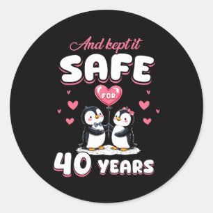 Adesivo Redondo Aniversário de Casamento de 40 Anos Casal de Pingu