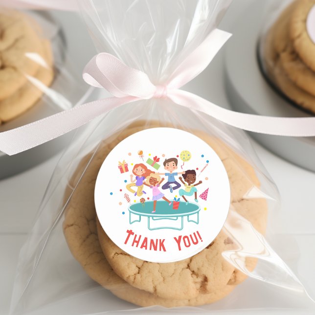 Adesivo Redondo aniversário de criança de pulos de vamos pulando t (Criador carregado)