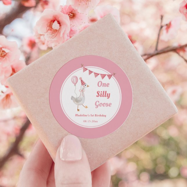 Adesivo Redondo Aniversário de uma Bobo de uma garota rosa (Criador carregado)