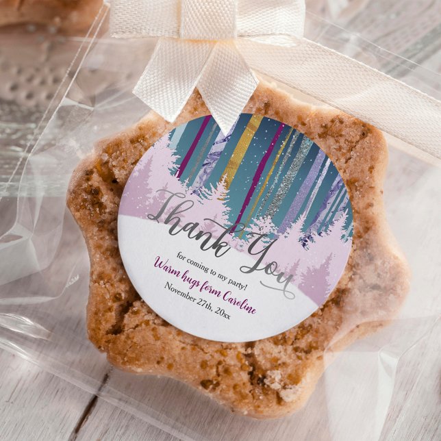 Adesivo Redondo Aniversário do inverno da Floresta de Neve Púrpura (Criador carregado)