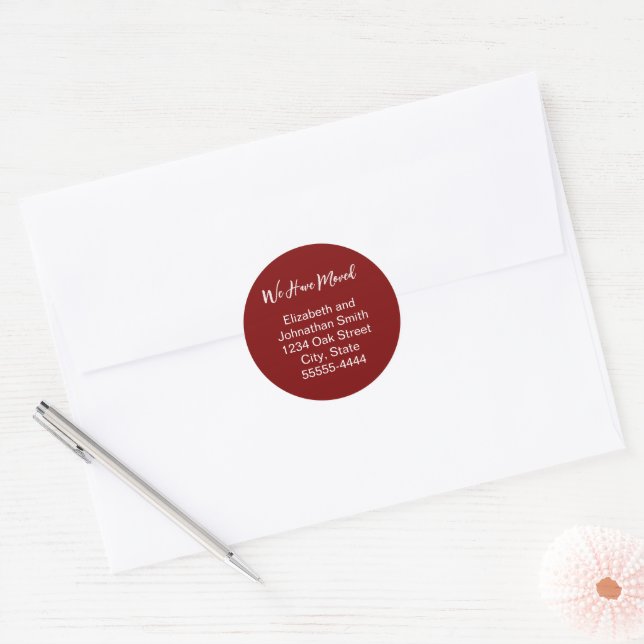 Adesivo Redondo Anúncio de Mudança Script Vermelho Escuro (Envelope)