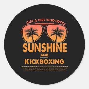 Adesivo Redondo Apenas Uma Garota Que Ama Luz Do Sol E Kickboxing