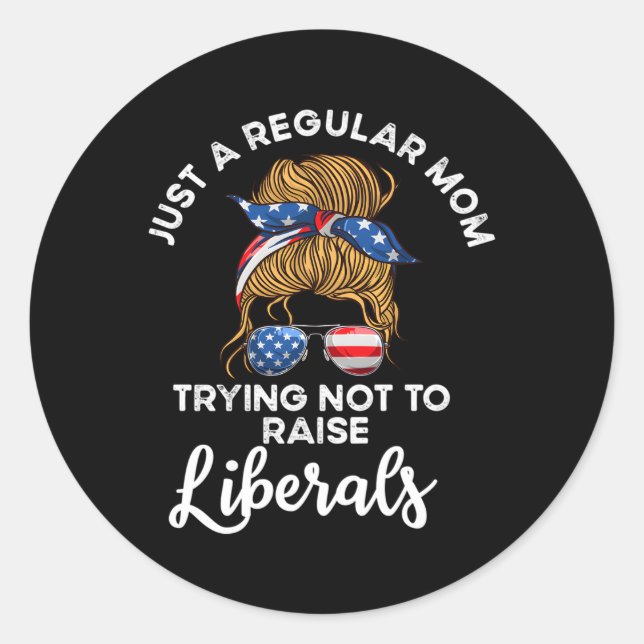 Adesivo Redondo Apenas Uma Mãe Normal Tentando Não Criar Liberais (Frente)