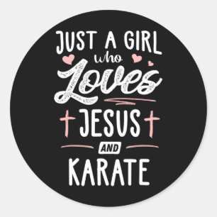 Adesivo Redondo Apenas Uma Menina Que Ama Jesus E Karate Dando Mul