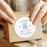 Adesivo Redondo Apres Ski Club Winter Ski Festa de solteira<br><div class="desc">Personalizado Clube de Esqui Apres Winter Ski Festa de solteira Favor Napkins</div>