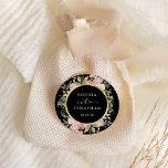 Adesivo Redondo Aquarela Neutra Dourada Floral e Preta | Casamento<br><div class="desc">Estes elegantes adesivos de casamento apresentam uma falso estrutura geométrica circular dourada cercada por flores esmagadas,  neutras em aquarelas em neutro,  cores de tons de terra como pêssego bege,  rosa empoeirado e verde macio com acentos e folhas douradas. Um incrível olhar floral de feiticeiro sobre um fundo preto escuro.</div>